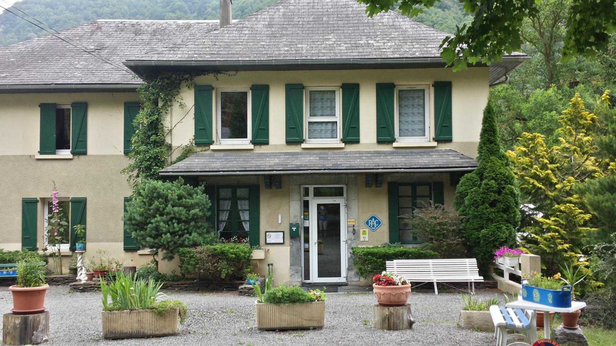Hotel Du Val D'Aure Cadeac Exterior photo